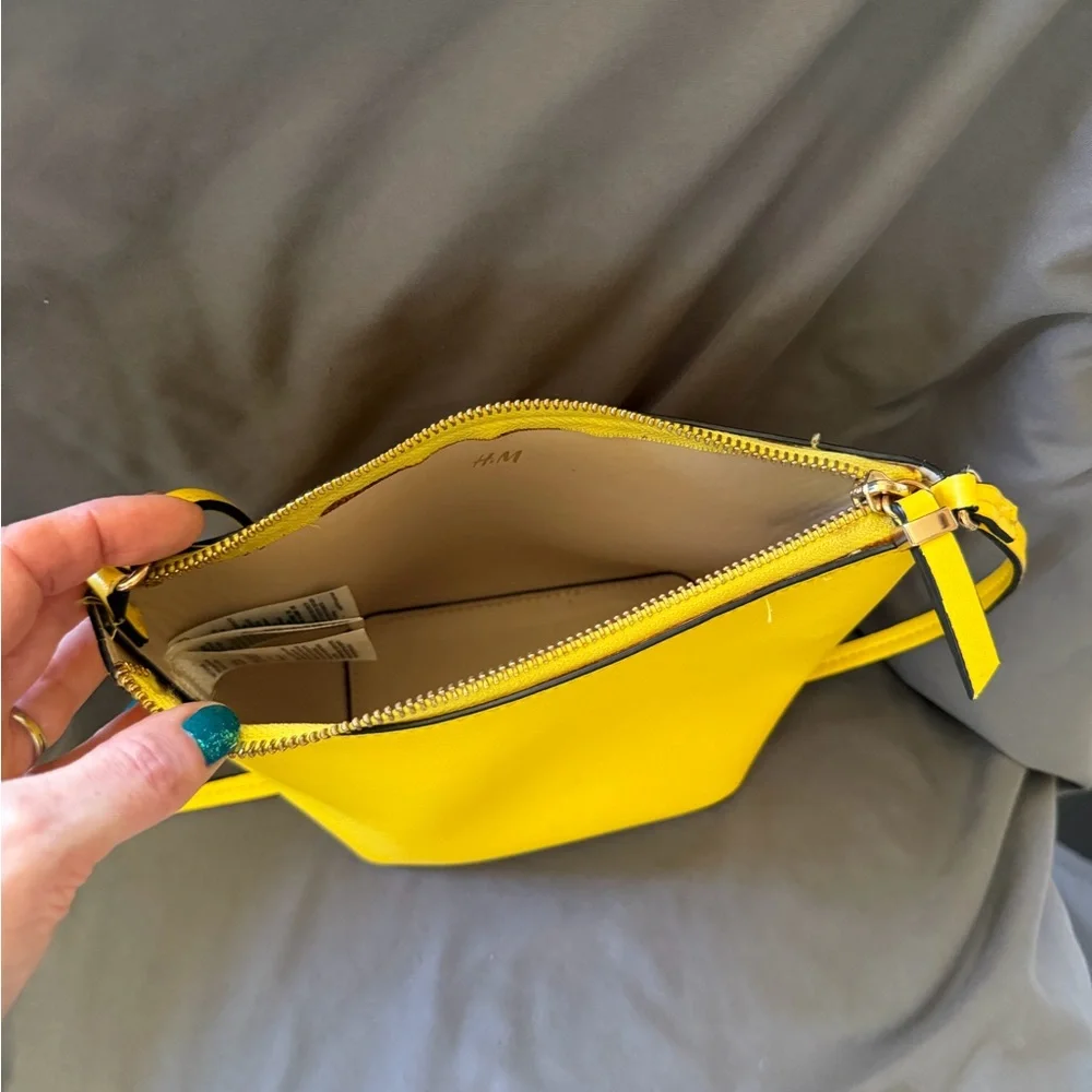 H&M Yellow Crossbody Bag – Sleek Everyday Shoulder Purse